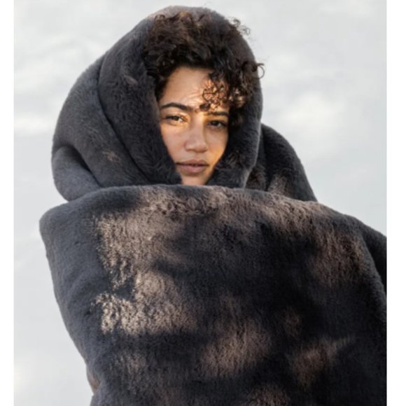 UnHide Small Charcoal Blanket NWT - Picture 8 of 9
